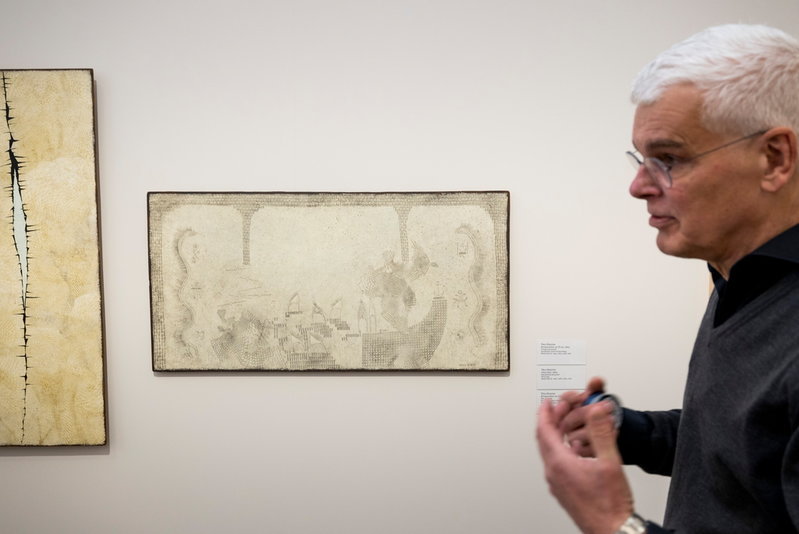 Mårten Castenfors lämnar vid årsskiftet tjänsten som konsthallschef efter närmare 14 år. 'Vårsalongen 100 år' blir hans avsked till Vårsalongen. Bland hans personliga favoriter på utställningen finns ett antal verk av grafikern Thea Ekström. Hon medverkade på vårsalongen 1961 och 1964–1967.