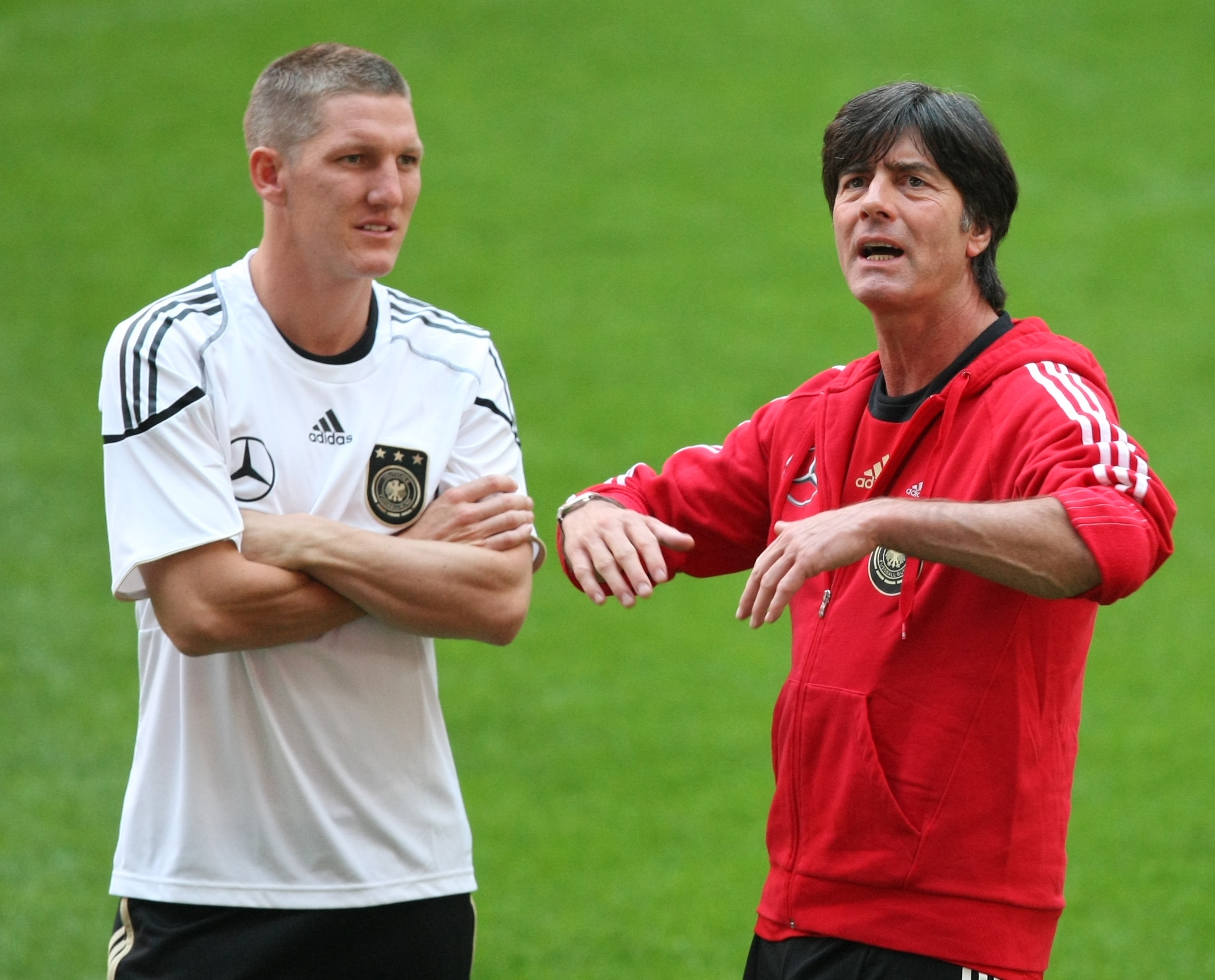 Dahlin tror att Tyskland vinner med 2–1 mot Portugal. Målskyttar: Klose och Müller.