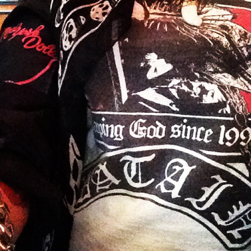 Och den här med trycket "Raping God since 1998 - Watain". Happ. Och den här med trycket "Raping God since 1998 - Watain". Happ.