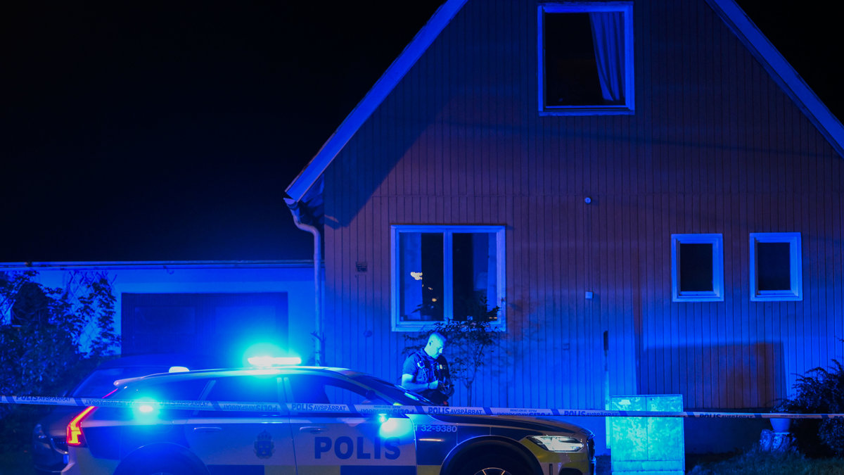 Polisen larmades vid 20-tiden på torsdagskvällen om skottlossning i Västertorp i södra Stockholm. 
