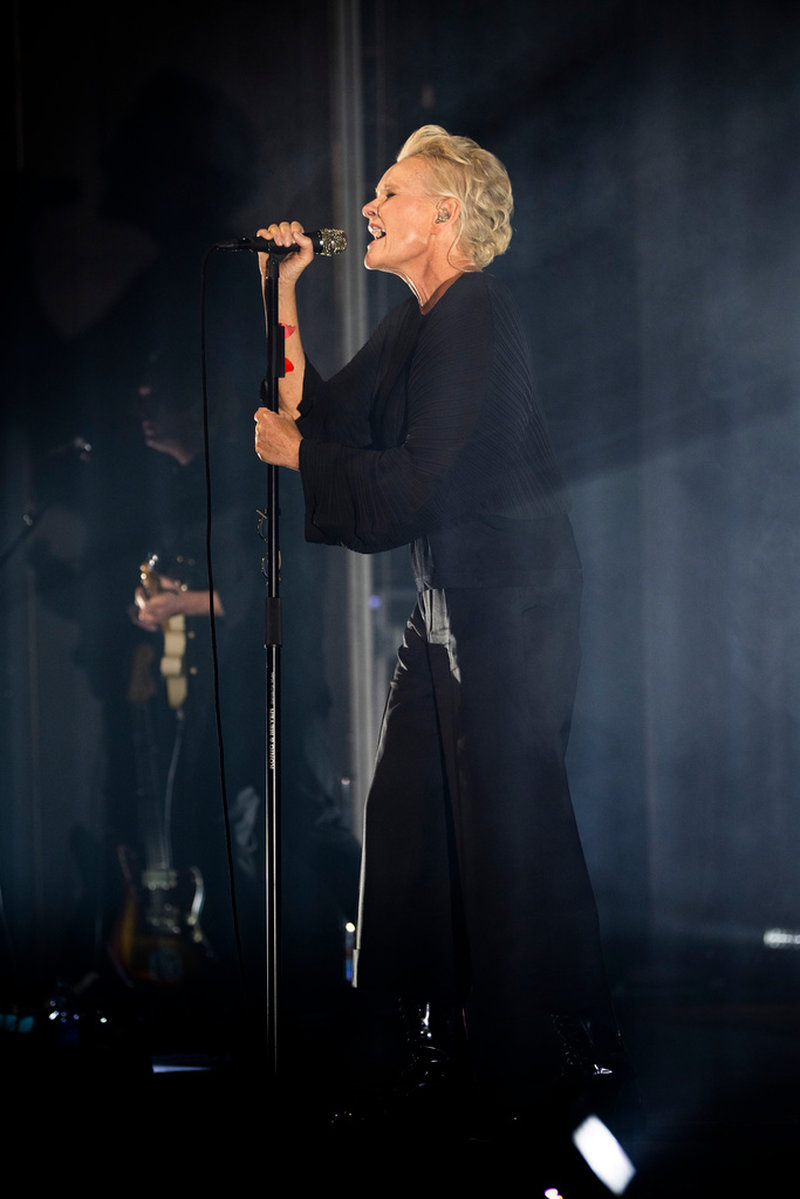 I höst gör Eva Dahlgren arenaturnén 'En blekt blondins hjärta – vintage tour'.