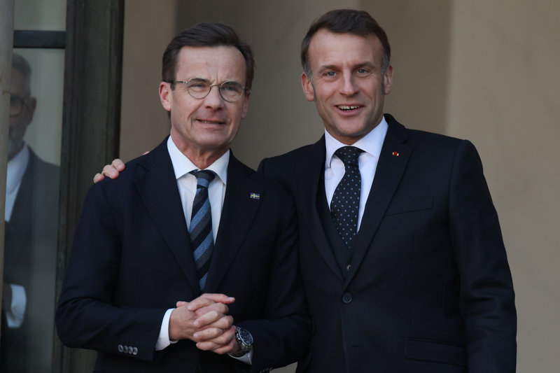 Statsminister Ulf Kristersson tillsammans med Frankrikes president Emmanuel Macron som stod värd för mötet i Paris.