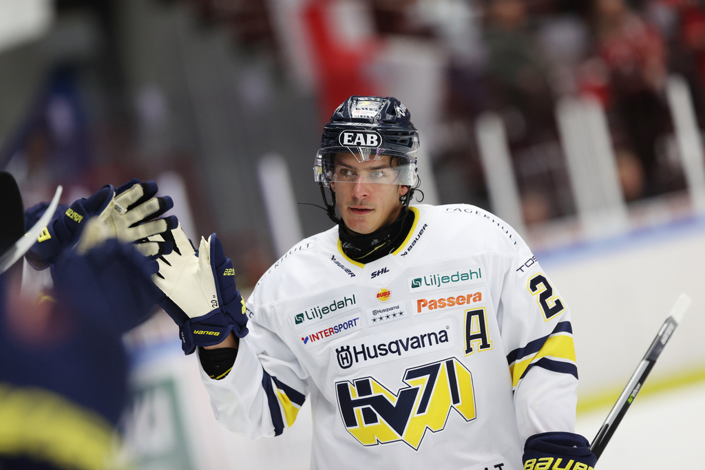 HV71-forwarden André Petersson svarade för ett mål och satte den avgörande straffen när Jönköpingslaget bortabesegrade Malmö med 4–3 efter straffar.