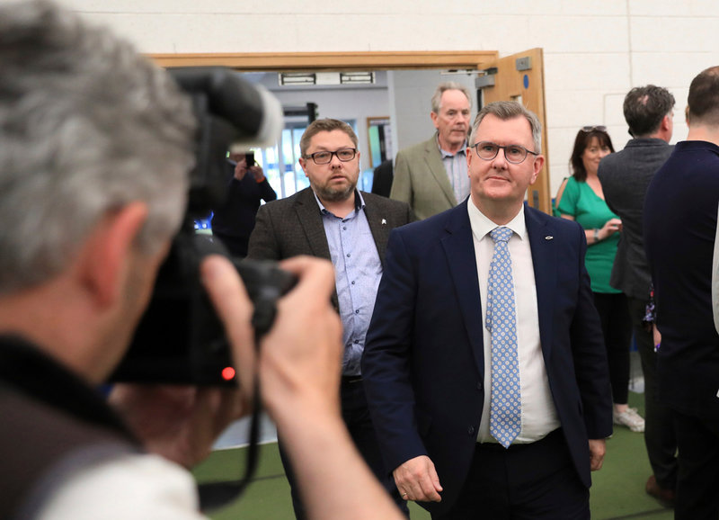 DUP-ledaren Jeffrey Donaldson spelar ett fortsatt högt spel med krav på den brittiska regeringen i en känslig brexitfråga.