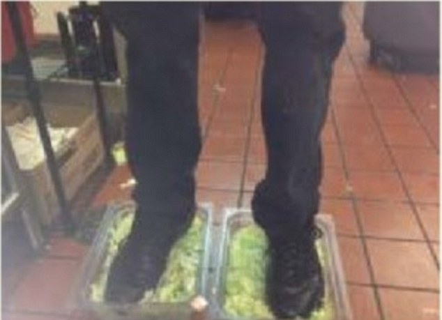 Den Burger King-anställde mannen trodde nog att han skulle hyllas - men han hade inte räknat med att 4chan-medlemmarna älskar snabbmat.