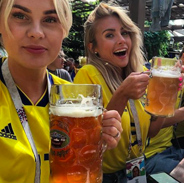 Maja och Sanna festar för Camp Sweden. Maja och Sanna festar för Camp Sweden.