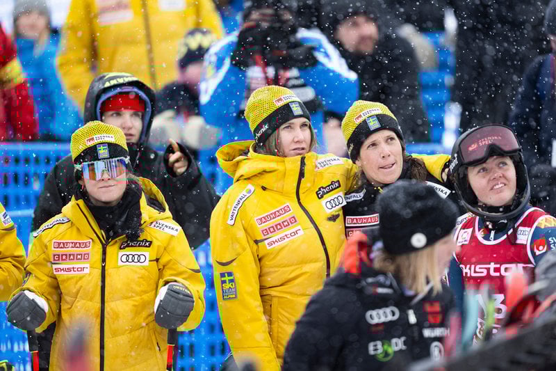 Landslagskompisarna Lisa Nyberg, Estelle Alphand, Sara Hector och Cornelia Öhlund följer slalomen i Åre i mars. Arkivbild.