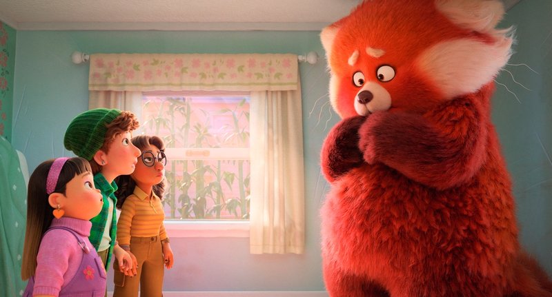 Vad händer när en vanlig tonårstjej förvandlas till en stor röd panda? I Disneyfilmen 'Röd' utforskar Domee Shi på ett humoristiskt sätt ämnet tonårsflickor som är på väg att närma sig vuxenlivet. Pressbild.