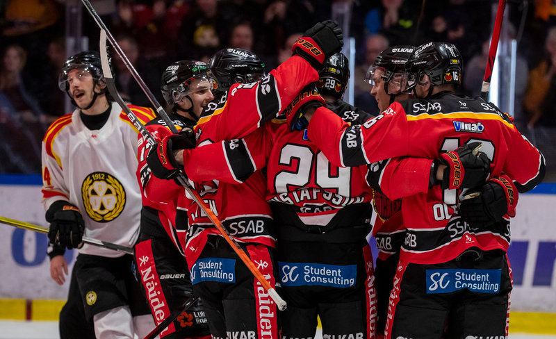 Brynäs herrar deppar efter att de har släppt in ett mål mot Luleå tidigare under säsongen. Arkivbild.