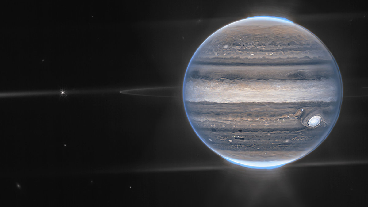 Fotot på Jupiter är taget av James Webb-teleskopet den 27 juli och har färglagts i efterhand.