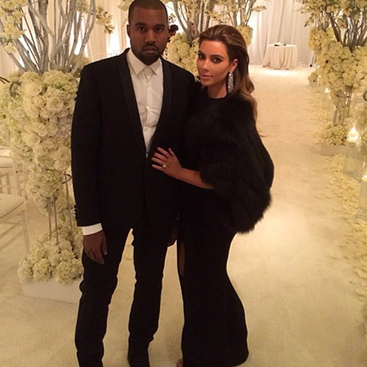 Kim och Kanye är finklädda. Kim och Kanye är finklädda.