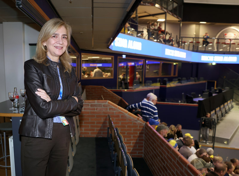 Den spanska prinsessan Cristina de Borbón var på plats i Linköping när sonen Pablo Urdangarin gjorde A-landslagsdebut för Spanien.