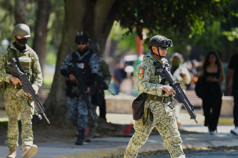 Mexikanska armésoldater patrullerar i Guadalajara efter våldsamheter. Arkivbild.