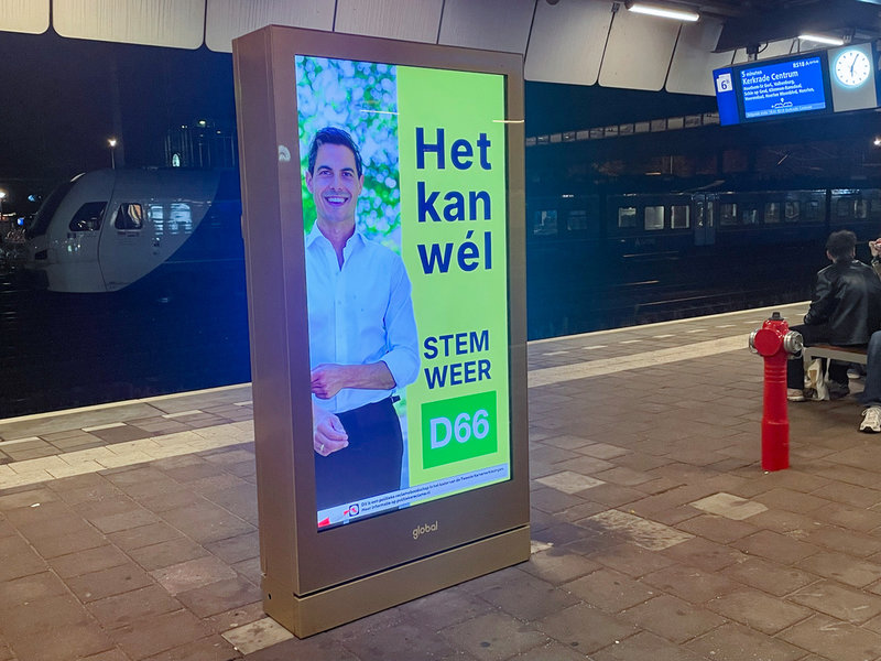 ”Det är möjligt” kampanjar förre energiministern Rob Jetten, som spurtat starkt med sitt liberala D66 inför det nederländska valet.