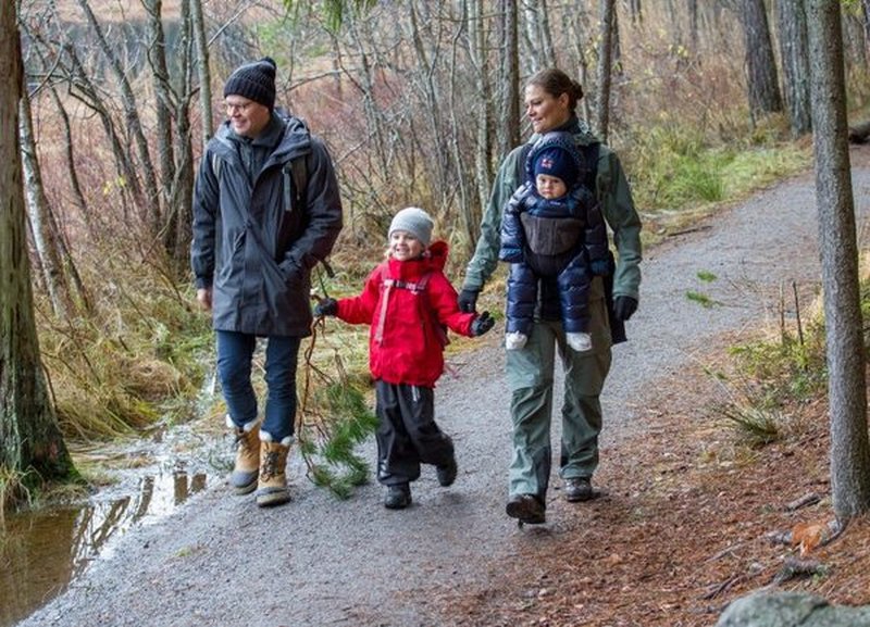 Kronparet på familjeutflykt Kronparet på familjeutflykt