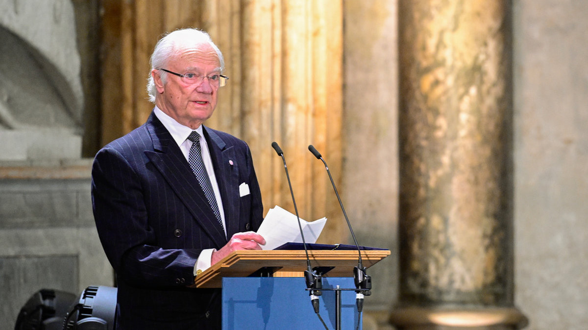 Kungen pratar minnen i radio på 80-årsdagen