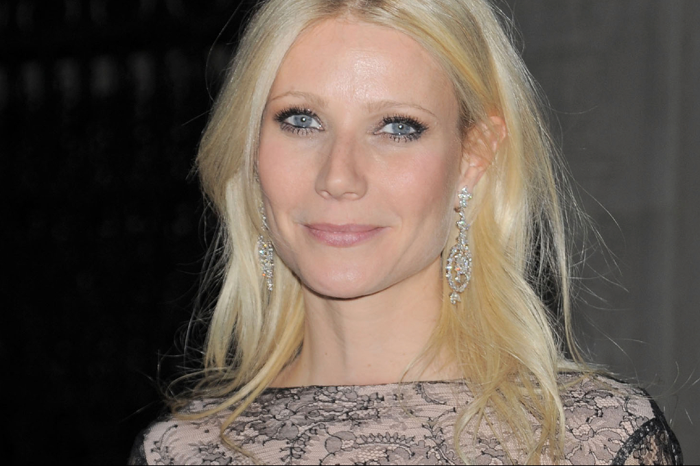 Och förstaplatsen går till... Gwyneth Paltrow. Som gjort sig förtjänt av sin titel tack vare åratal mindre genomtänkta citat. Bland annat: ""Jag skulle hellre äta crack än att äta ost från en burk" och: Och förstaplatsen går till... Gwyneth Paltrow. Som gjort sig förtjänt av sin titel tack vare åratal mindre genomtänkta citat. Bland annat: ""Jag skulle hellre äta crack än att äta ost från en burk" och: