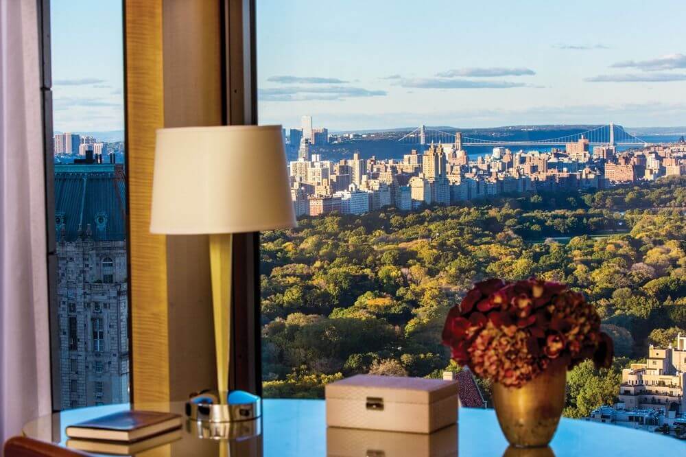 Hotellet ligger bara ett stenkast från Central Park. Hotellet ligger bara ett stenkast från Central Park.