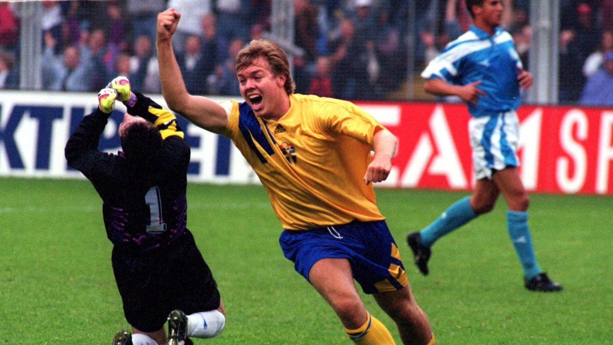 1993: Tomar Brolin firar på sedvanligt vis mot Israel i en VM-kvalmatch.
