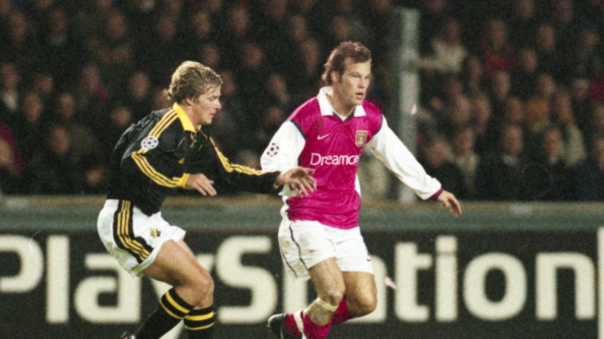 1999 spelade han i Champions League, bland annat mot Fredrik Ljungbergs Arsenal. 