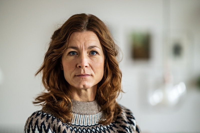 En ny rapport betonar vikten av att ett dödfött barn behandlas på samma sätt som ett levande barn, något som Ann Larsson instämmer i: 'Det är jättevärdefullt. Då har man lättare att knyta an och det gör stor skillnad för sorgeprocessen efteråt', säger hon.