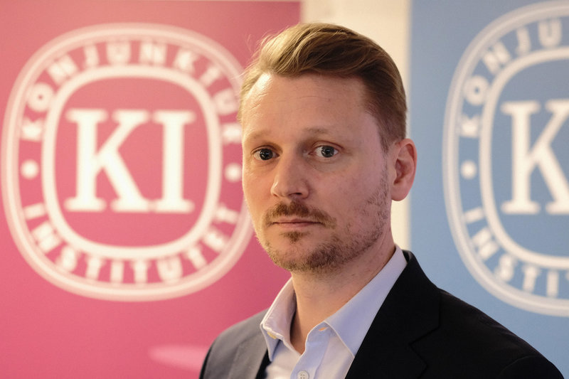 Erik Spector, enhetschef på Konjunkturinstitutet (KI), hade räknat med mer statligt stöd till hushåll och företag.