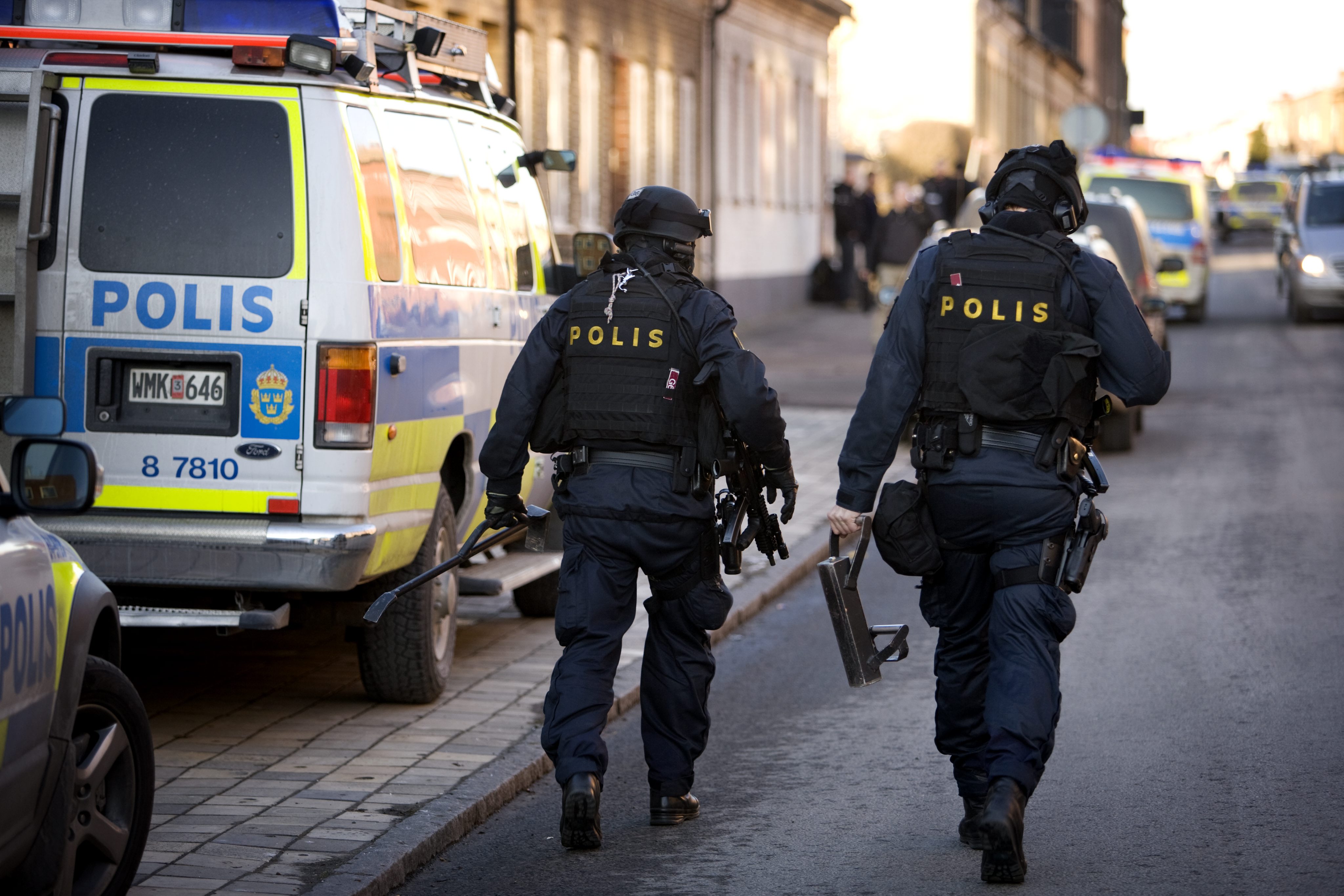 Skånepolisen gillar inte munkavlen de fått efter "blattajävels"-debatten.