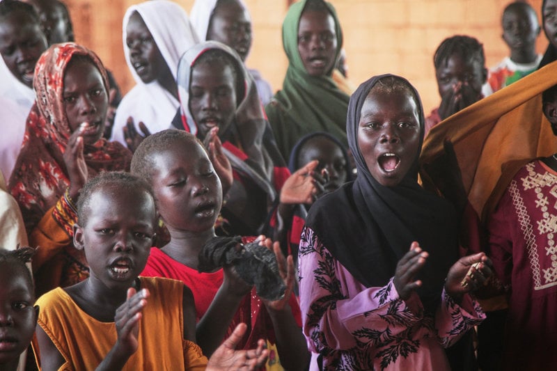 Barn i sång i en kyrka i Omdurman, som ligger tätt intill huvudstaden Khartum. Gudstjänsterna där återupptogs för första gången på länge i slutet av oktober. Bilden togs den 26 oktober.