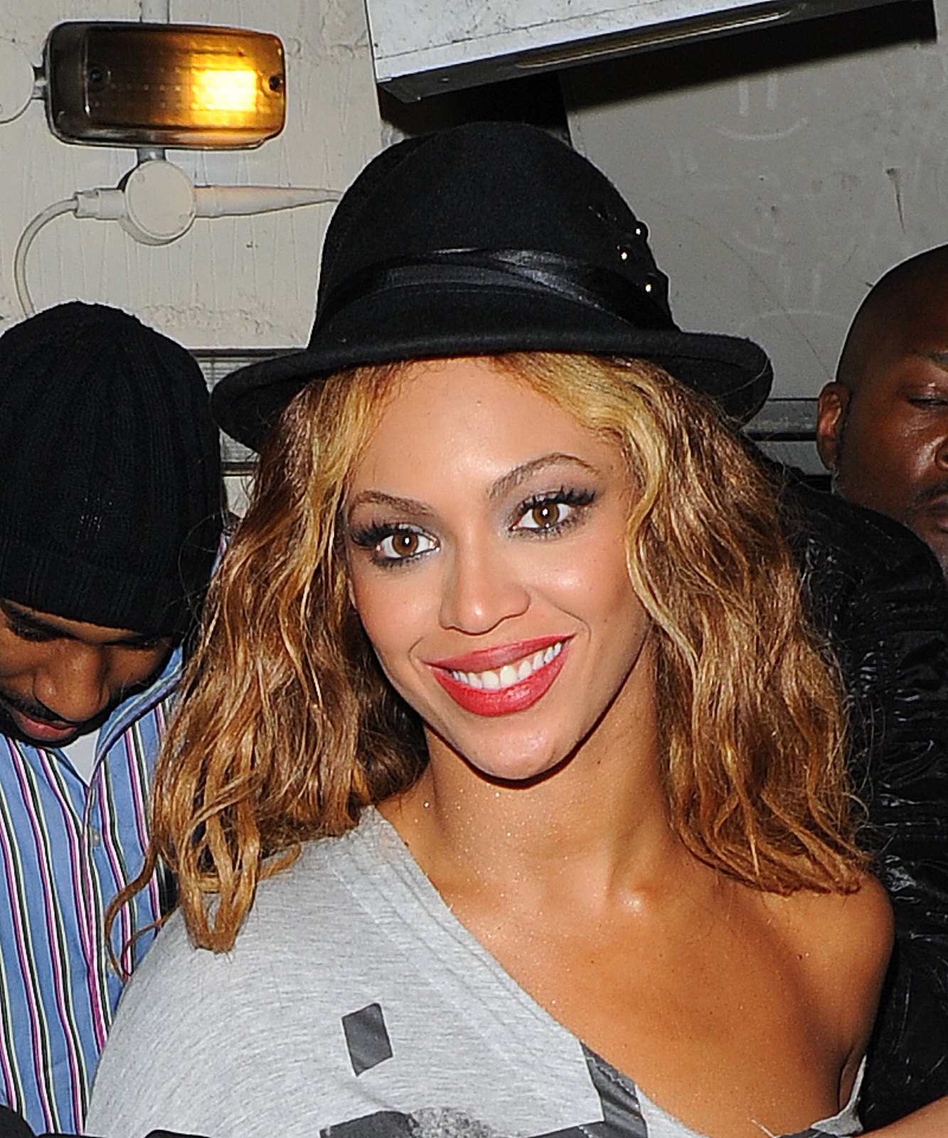 Beyoncé Knowles-Carter, Miljoner, Kriminalitet, Grinchen, Skadestand, Fängelse