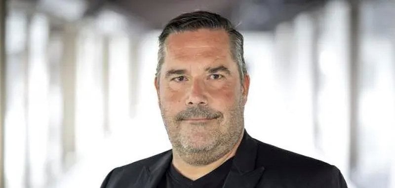 Ökningen av hot och våld är direkt kopplade till överbeläggningar, enligt Joachim Danielsson som är facket ST:s ordförande inom Kriminalvården.