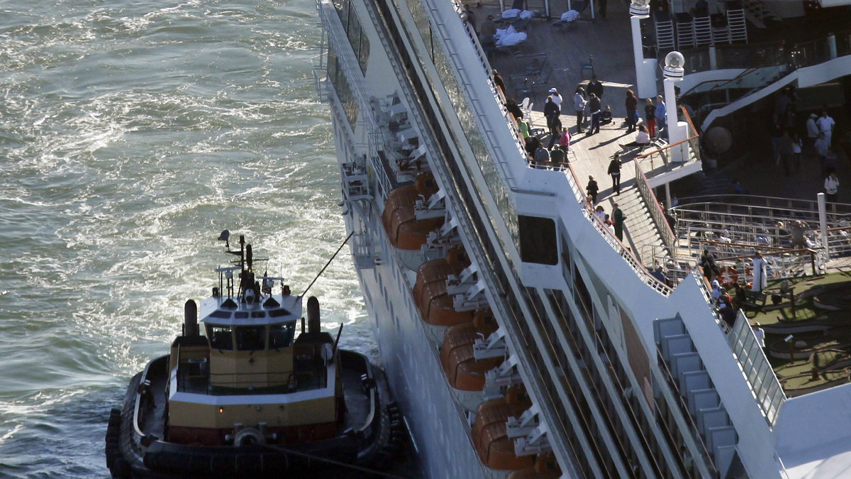 När skeppet bogserades i hamn brast en lina.