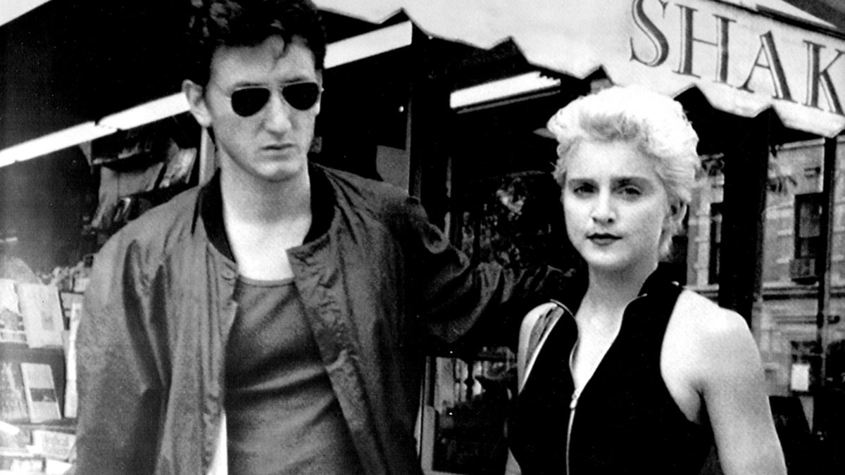 Madonna och Sean Penn gifte sig 1985, men Penns våldsamma tendenser slet sönder kärleken. Penn söp hårt och psykade Madonna med sina våldsamma humörsvängningar. Till slut började han misshandla henne. Vid ett tillfälle slog han Madonna i huvudet med ett baseballträ. Madonna hamnade på sjukhus. Paret skilde sig 1989.