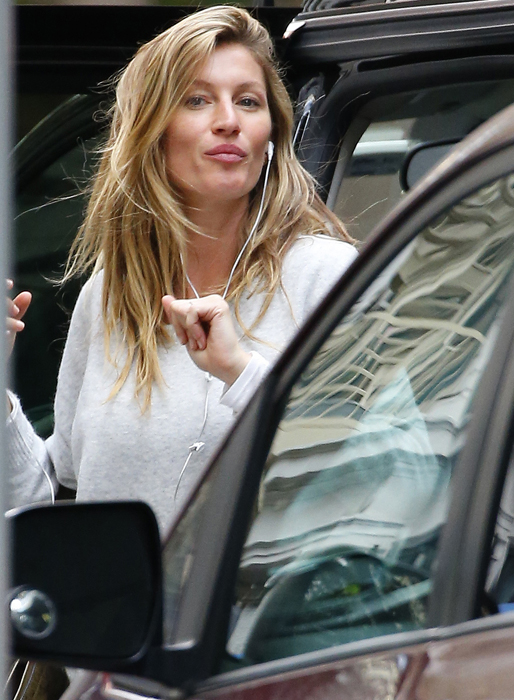 Gisele Bundchen visar sitt nya utseende efter operationerna. Gisele Bundchen visar sitt nya utseende efter operationerna.