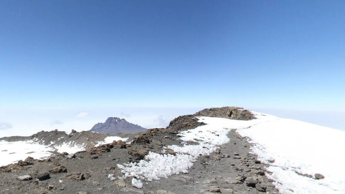 "Afrikas tak" - toppen av Kilimanjaro. 5 892 meter över havet.