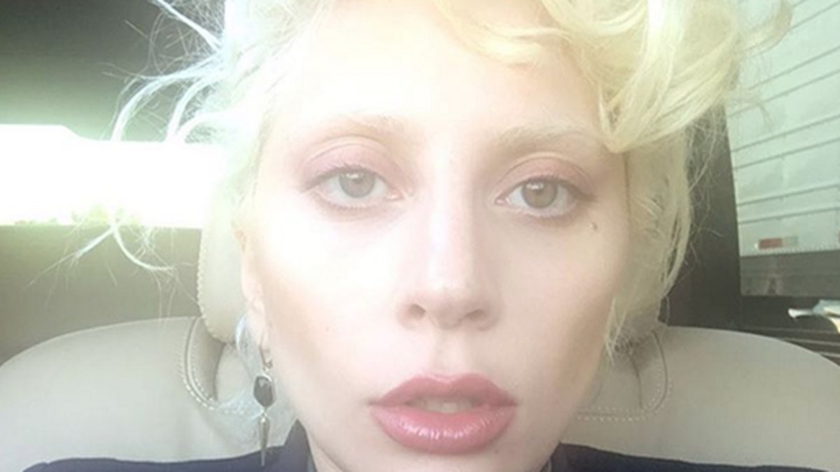 Lady Gaga bjuder på en selfie. 