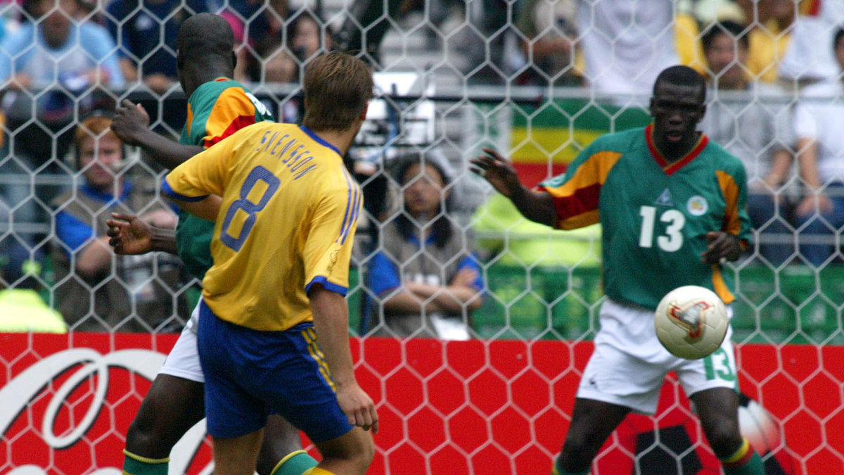 Anders Svenssons skott mot Senegal i VM 2002 tog i stolpen. 