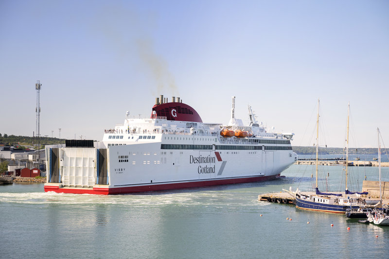 Destination Gotlands färja lämnar Visby.