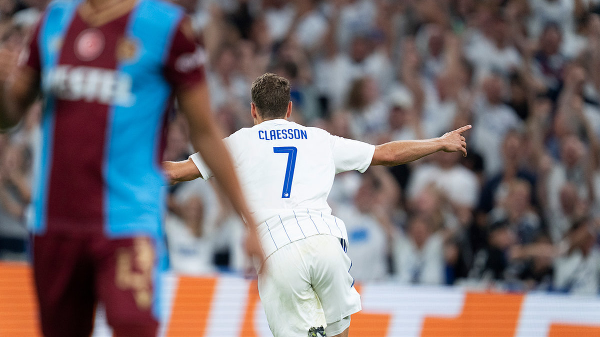 Viktor Claesson firar sitt 1–0-mål för Köpenhamn.