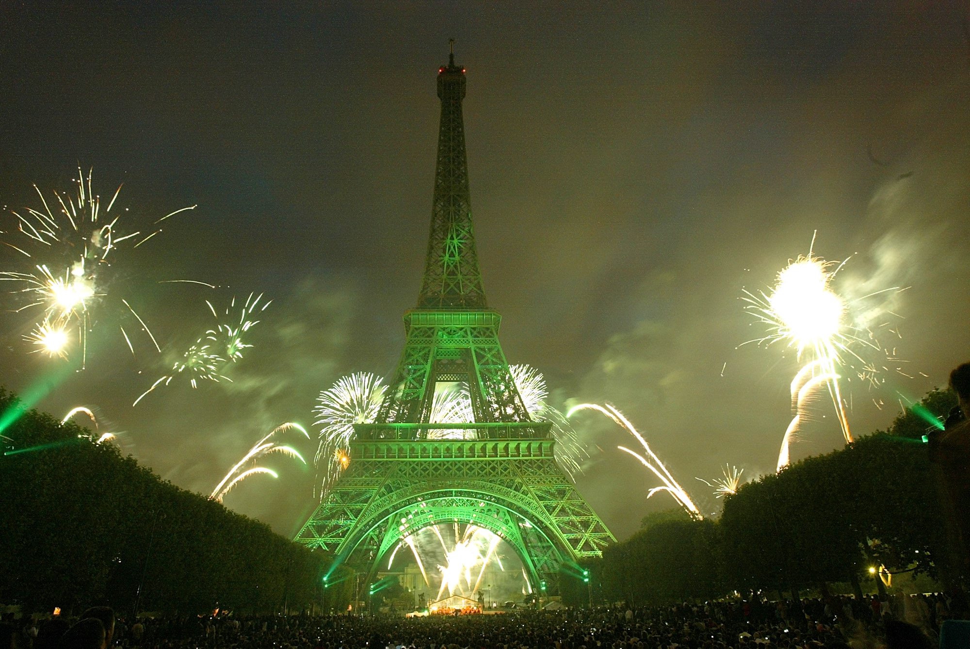 Frankrike, Paris, Eiffeltornet, bombhot, Brott och straff, Polisen