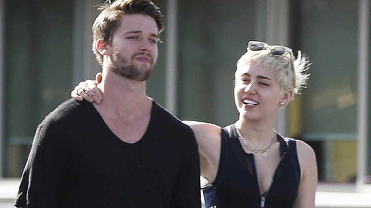 Miley och Patrick på promenad i januari. 