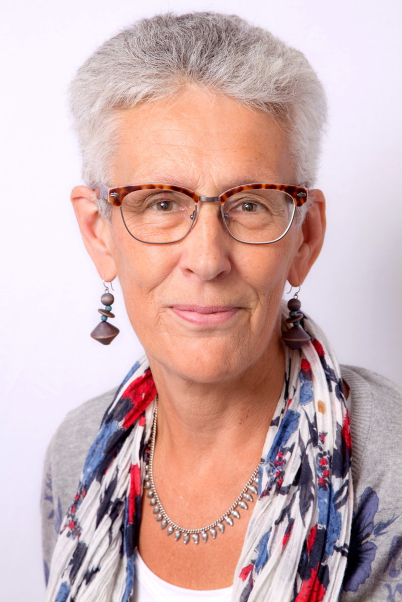 Marga Brisman, regionchefsläkare, Västra Götalandsregionen, ser en risk för ökade vårdskador om överbeläggningarna blir bestående under längre tid.