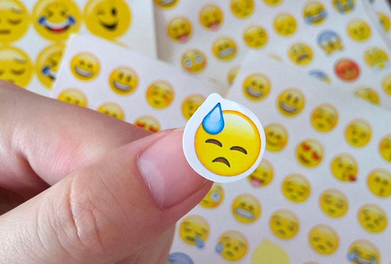 Klistermärken i emojiform