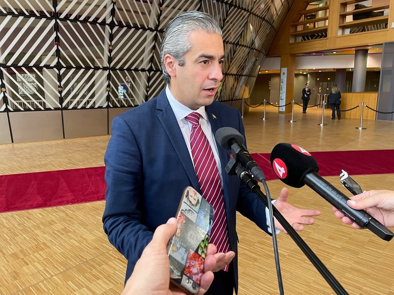 Energiminister Khashayar Farmanbar (S) vid fredagens EU-energiministermöte i Bryssel.