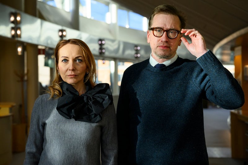 Olena Khomenko och Nathaniel Raymond, chef för Humanitarian Research Lab som kartlägger de bortförda ukrainska barnen, under ett besök i Stockholm i veckan.