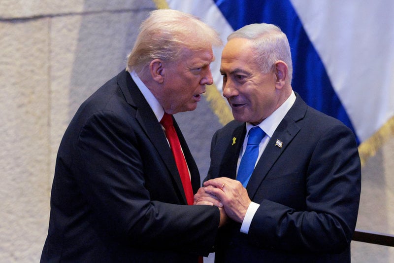 Trump och Netanyahu i knesset i måndags. Under besöket uppmanade president Trump sin israeliske motsvarighet, Isaac Herzog, att benåda Netanyahu i de pågående korruptionsfallen.