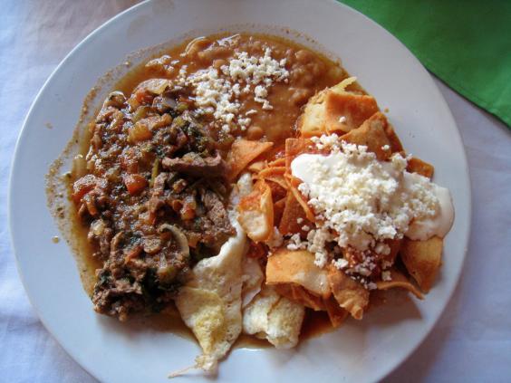 MEXICO. Rätter som "chilaquiles" och "huevos rancheros" är populära på frukostbordet i Mexico. "Sweet roll" och kaffe är lite lättare alternativ. MEXICO. Rätter som "chilaquiles" och "huevos rancheros" är populära på frukostbordet i Mexico. "Sweet roll" och kaffe är lite lättare alternativ.