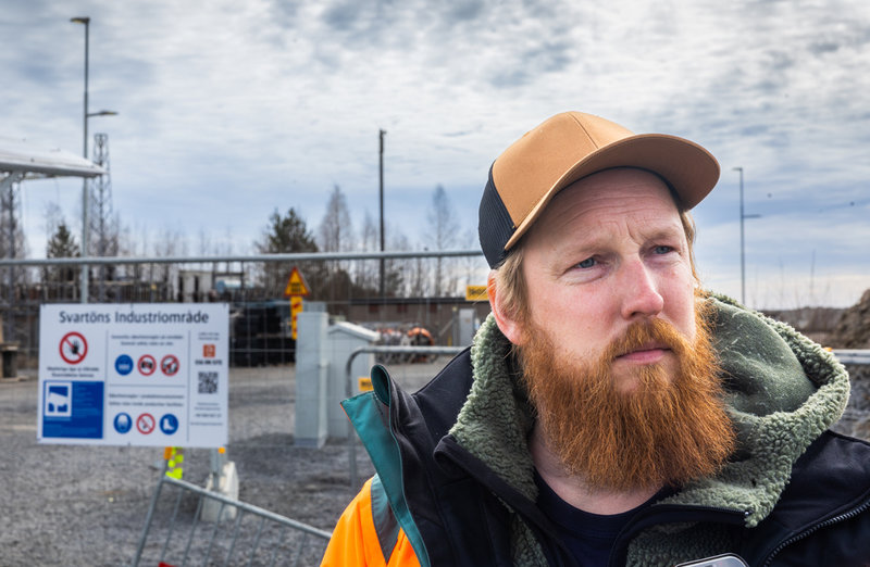 "Vi gör som alla andra – väntar på svar", säger skyddsombudet David Renström, som arbetar inne på SSAB:s område. 