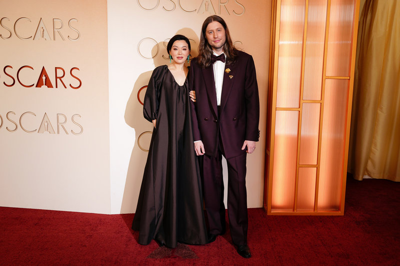 Serena McKinney och Ludwig Göransson anländer till Oscarsgalan.