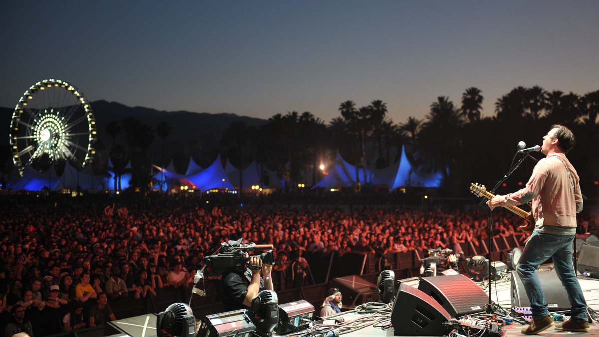 Bandet spelade på musikfestivalen Coachella i april men ställer in sin Europaturné för att göra klart sin nästa platta. 