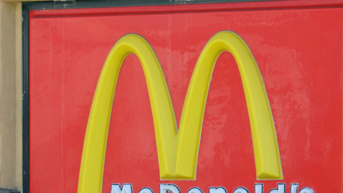 Redan samma kväll skrev McDonalds att deras reklam skulle vara bortplockad. 